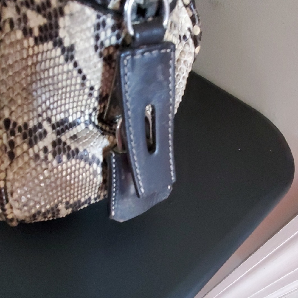 Prada bag - Picture 2 of 8